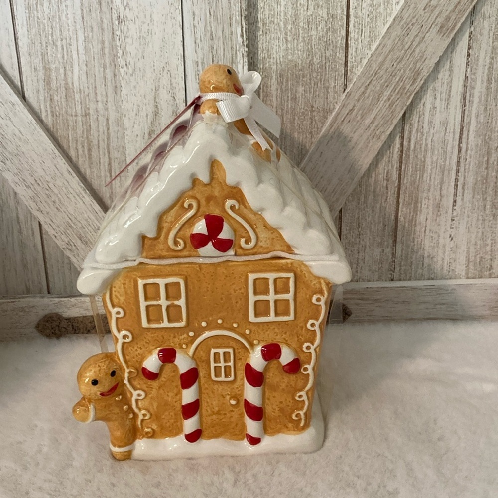Potter’s Studio Gingerbread Canister